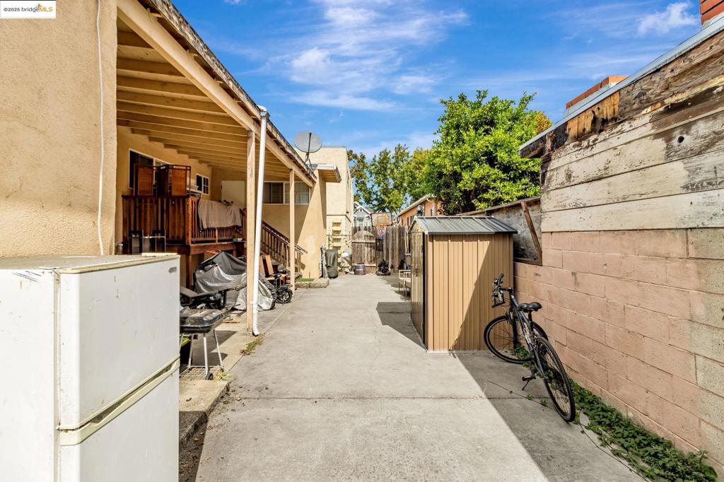 CENTRAL LOCATION - Residential Income