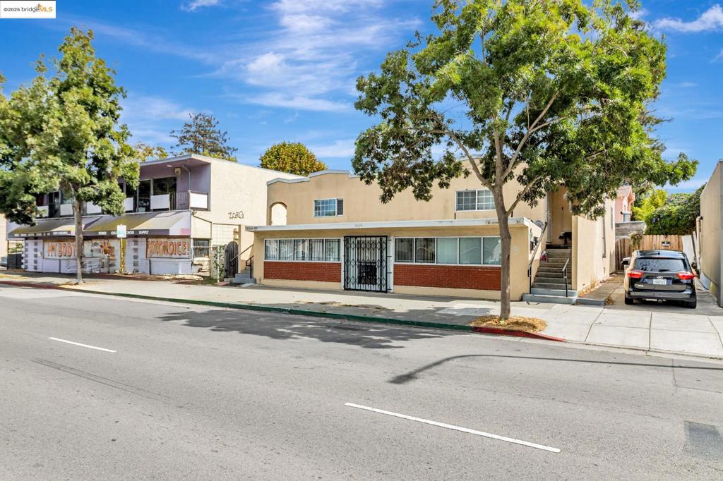 CENTRAL LOCATION - Residential Income