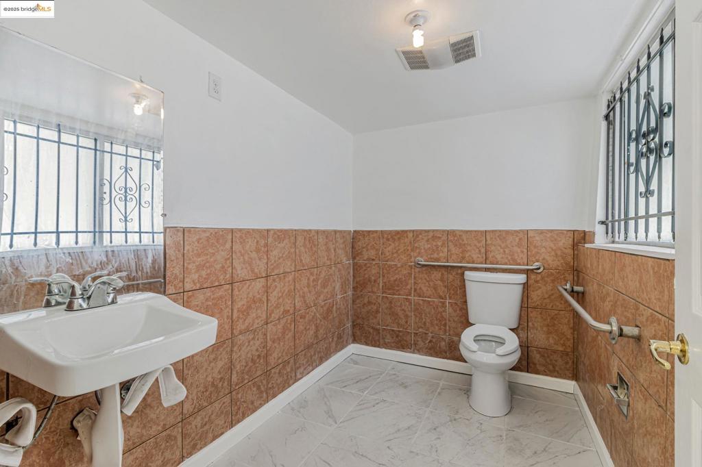 CENTRAL LOCATION - Residential Income