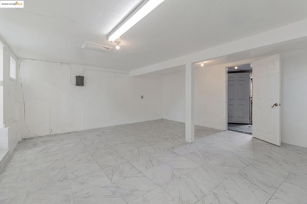 CENTRAL LOCATION - Residential Income