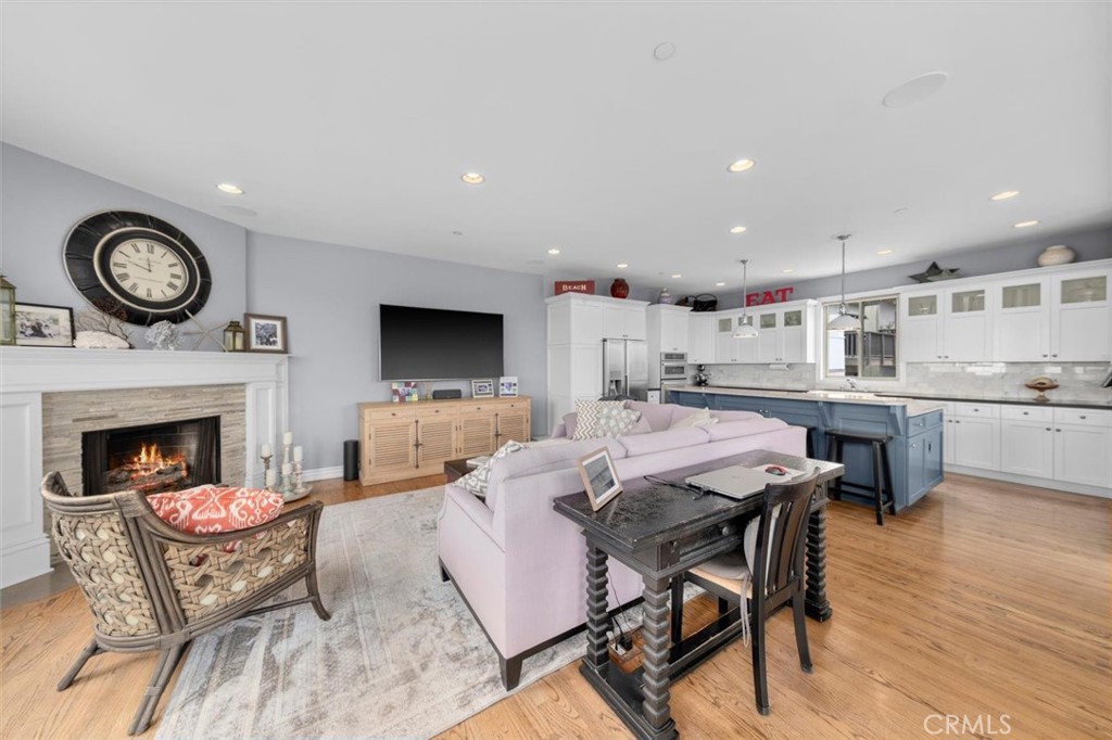 614 Manhattan Beach Boulevard
