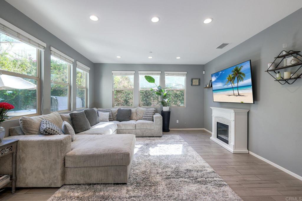 662 Gemstone Dr