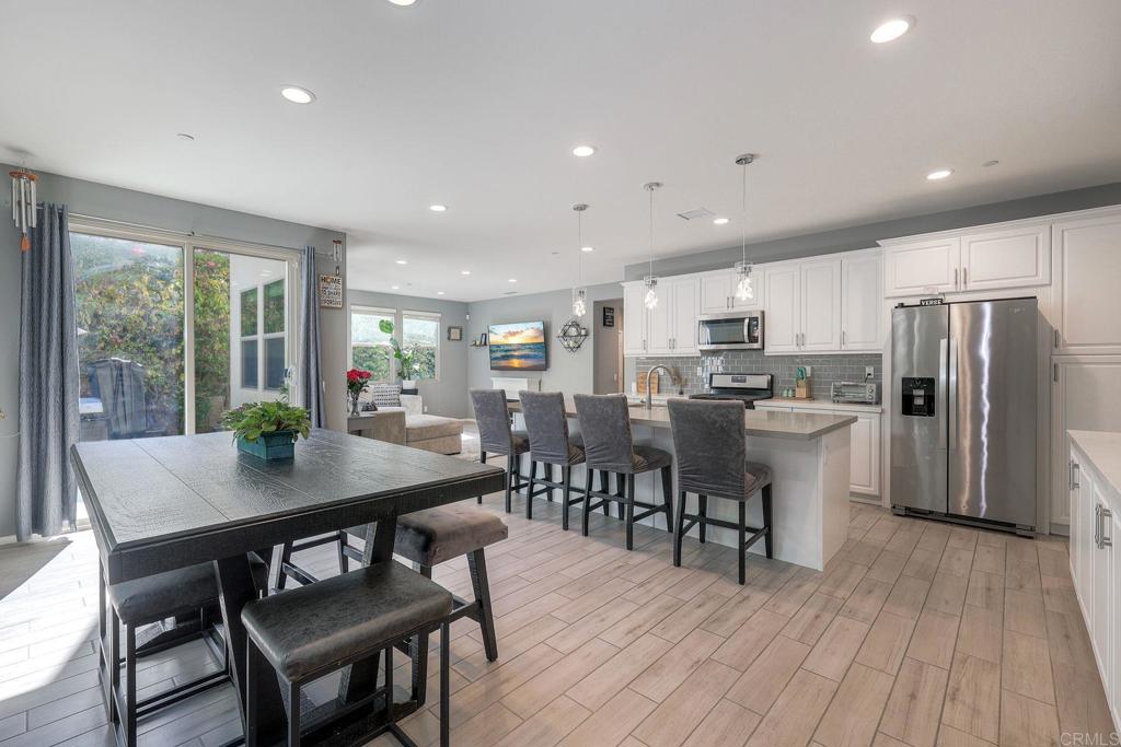 662 Gemstone Dr