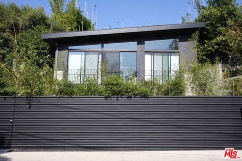 Photo of 2849 Seattle Drive, Los Angeles, CA 90049 (MLS # 25625311)