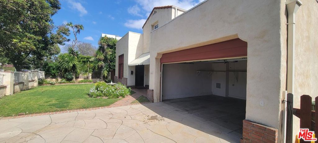 3126 Castle Heights Avenue