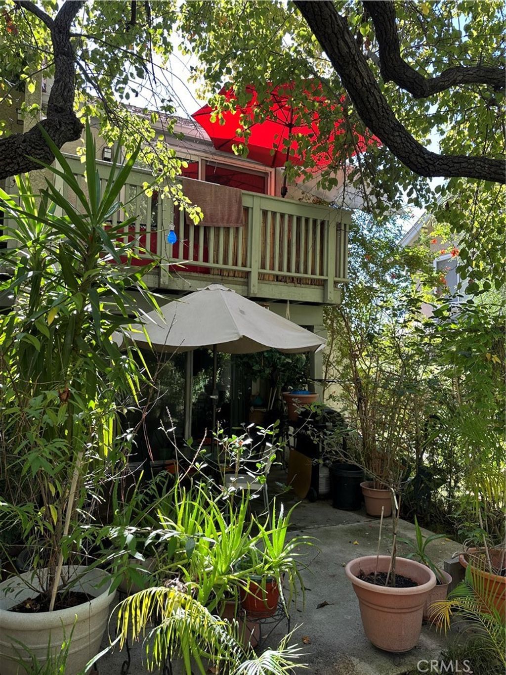 Photo of 7050 Shoup Ave, Canoga Park, CA 91303 (MLS # SR25240334)