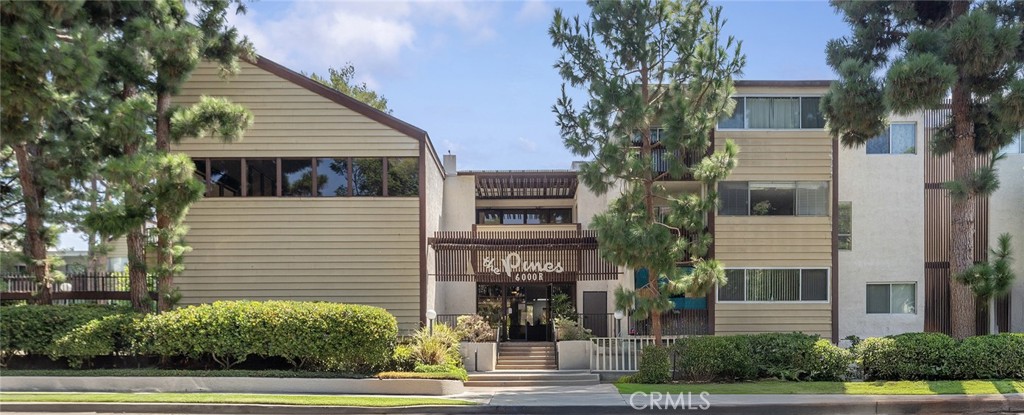 Fox Hills Condo with Spacious Layout in the heart of Culver City! This charming condo offers a well-designed floor plan featuring 2 bedrooms and 2 bathrooms, including a spacious primary suite with an en-suite bath. Recently updated with fresh paint and new flooring, the home boasts a bright living room that opens to a private balcony. Resort-style amenities include a pool, fitness center, sauna, clubhouse, game room, and beautifully maintained grounds. HOA includes water, trash, insurance and pets allowed. Gated subterranean parking with two parking spaces, controlled access, and on-site management. Located near Playa Vista, Marina del Rey, Culver City Stairs, top dining, shopping, and beaches with easy access to the 90/405, Metro, and LAX. Also nearby is a pickleball park, Westfield Fox Hills shopping center, Conveniently located near freeways, schools, this residence combines comfort with an unbeatable location.