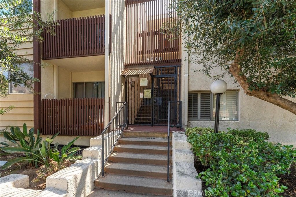 Photo of 6000 Canterbury Drive #D309, Culver City, CA 90230 (MLS # RS25188694)