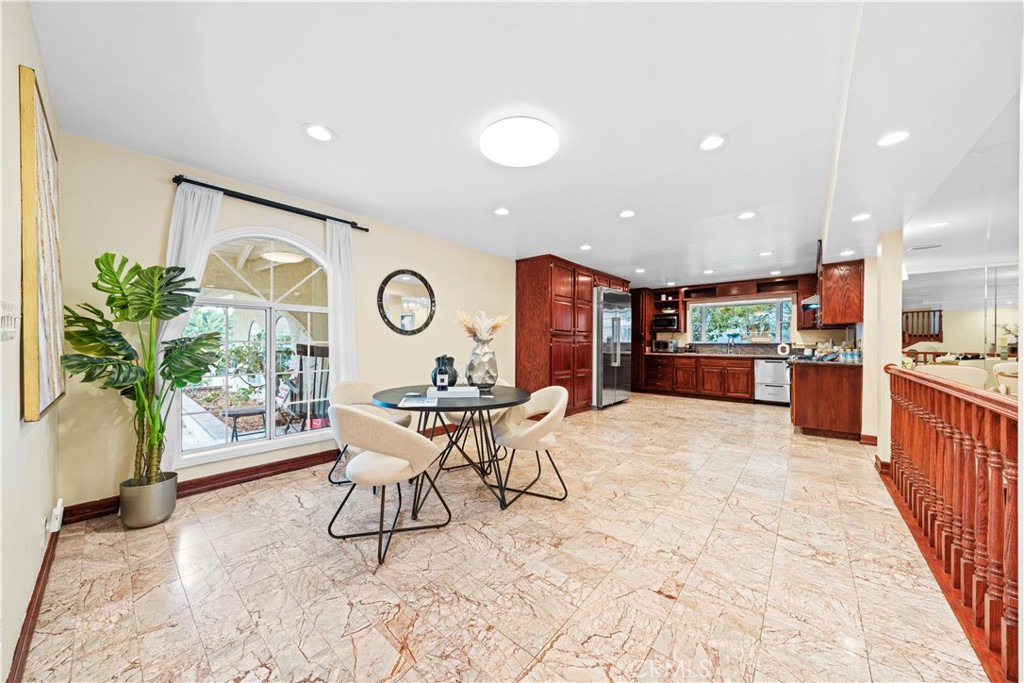 2177 W Silver Tree Road