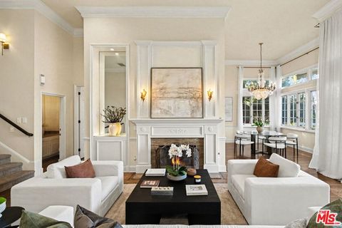 12557 The Vista Los Angeles CA 90049