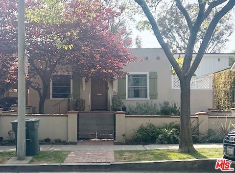 Photo of 843 3/4 Huntley Drive, West Hollywood, CA 90069 (MLS # 25552195)