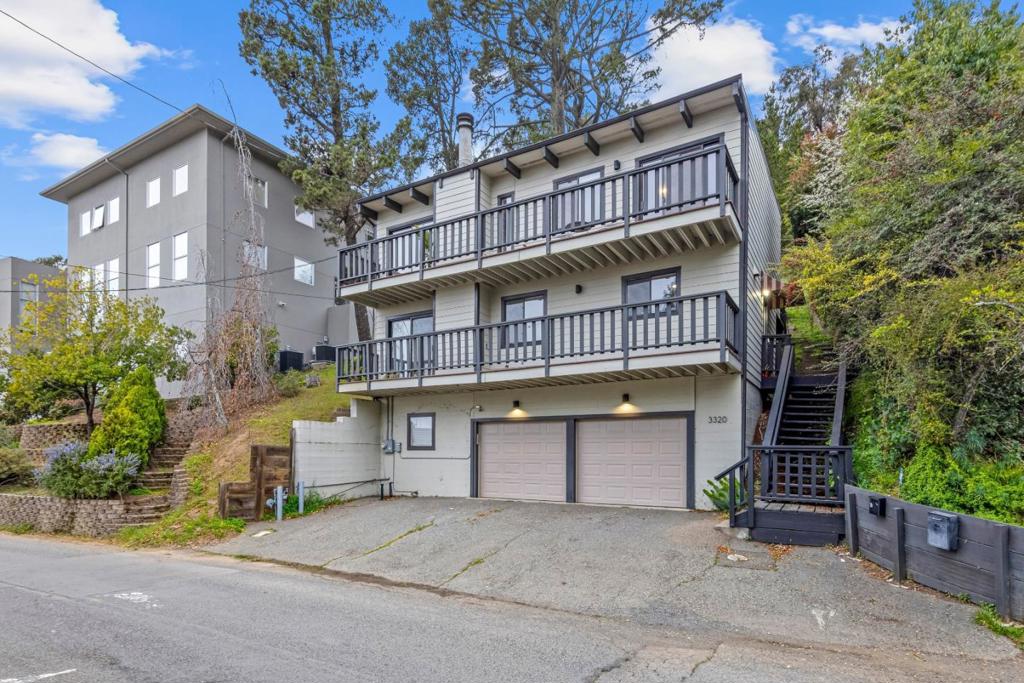 3320 Robinson Drive
