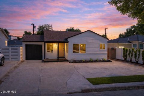 Photo of 1446 N Rose Street, Burbank, CA 91505 (MLS # 226001365)