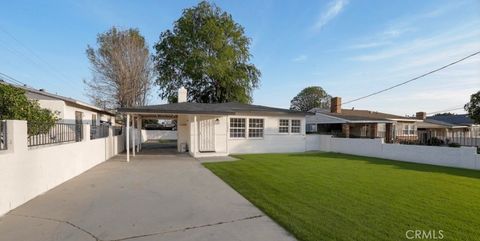 Photo of 15320 Bledsoe St, Sylmar, CA 91342 (MLS # SR26041563)