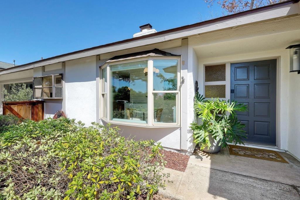 1591 Olive Hills