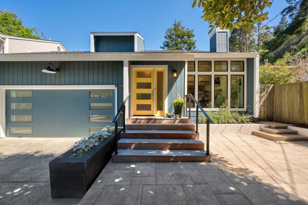 Photo of 215 Nataqua Avenue, Pacifica, CA 94044 (MLS # ML82043082)