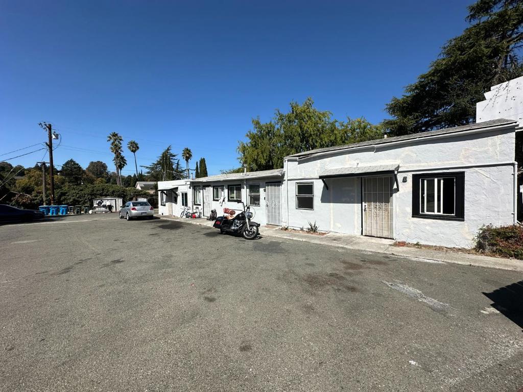 121 Lincoln Road