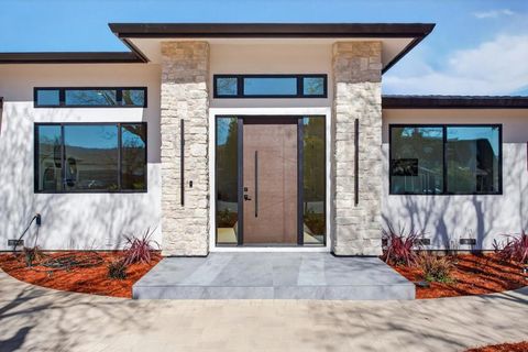 Photo of 18645 Paseo Lado, Saratoga, CA 95070 (MLS # ML82034731)