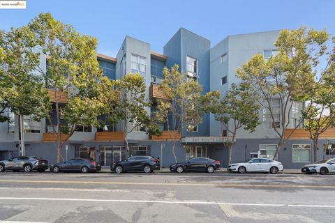 Photo of 3960 Adeline St St #303, Emeryville, CA 94608 (MLS # 41112146)