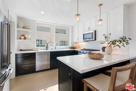 Photo of 11220 W Lyon Lane #11, North Hollywood, CA 91606 (MLS # 26665091)