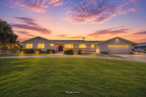Photo of 1135 Manning Court, San Martin, CA 95046 (MLS # ML82052830)