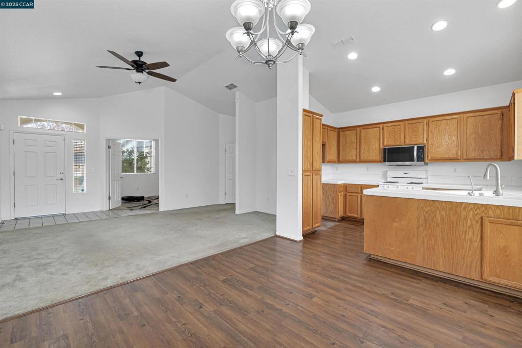 HOMECOMINGS - Residential