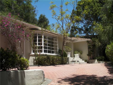 Photo of 123 N Glenroy Avenue, Los Angeles, CA 90049 (MLS # NP26000109)