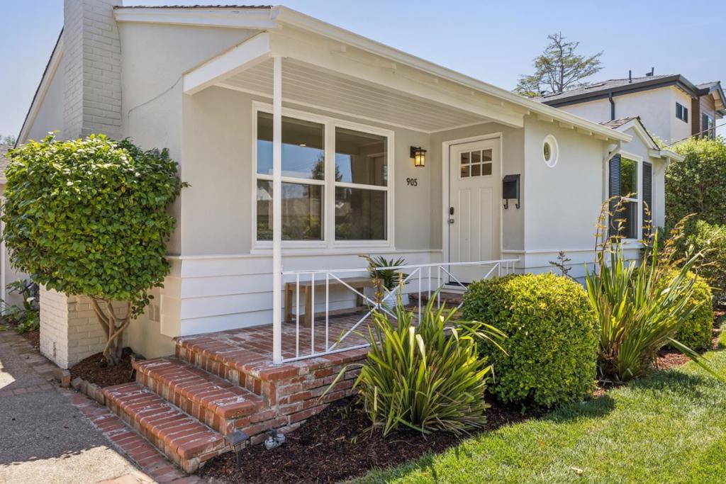 905 Rose Court