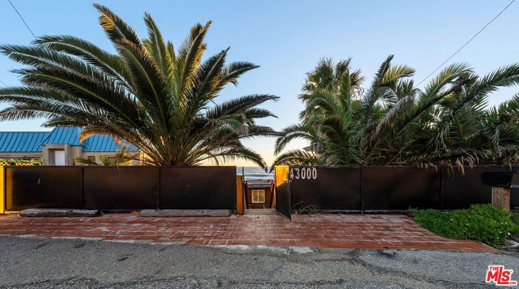 Photo of 43000 Pacific Coast Highway, Malibu, CA 90265 (MLS # 25627621)