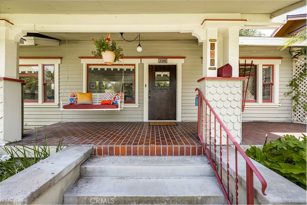 528 E Palmyra Avenue