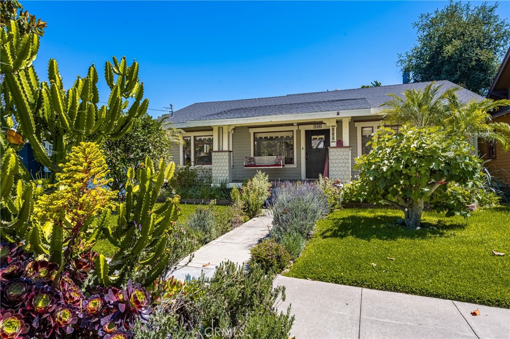 528 E Palmyra Avenue