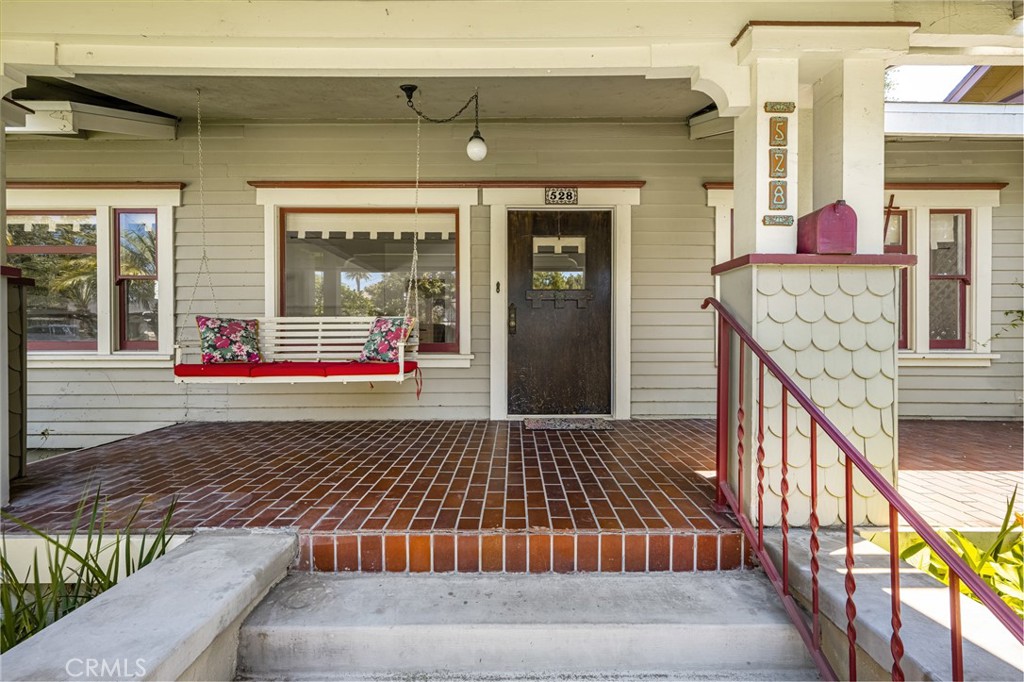 528 E Palmyra Avenue