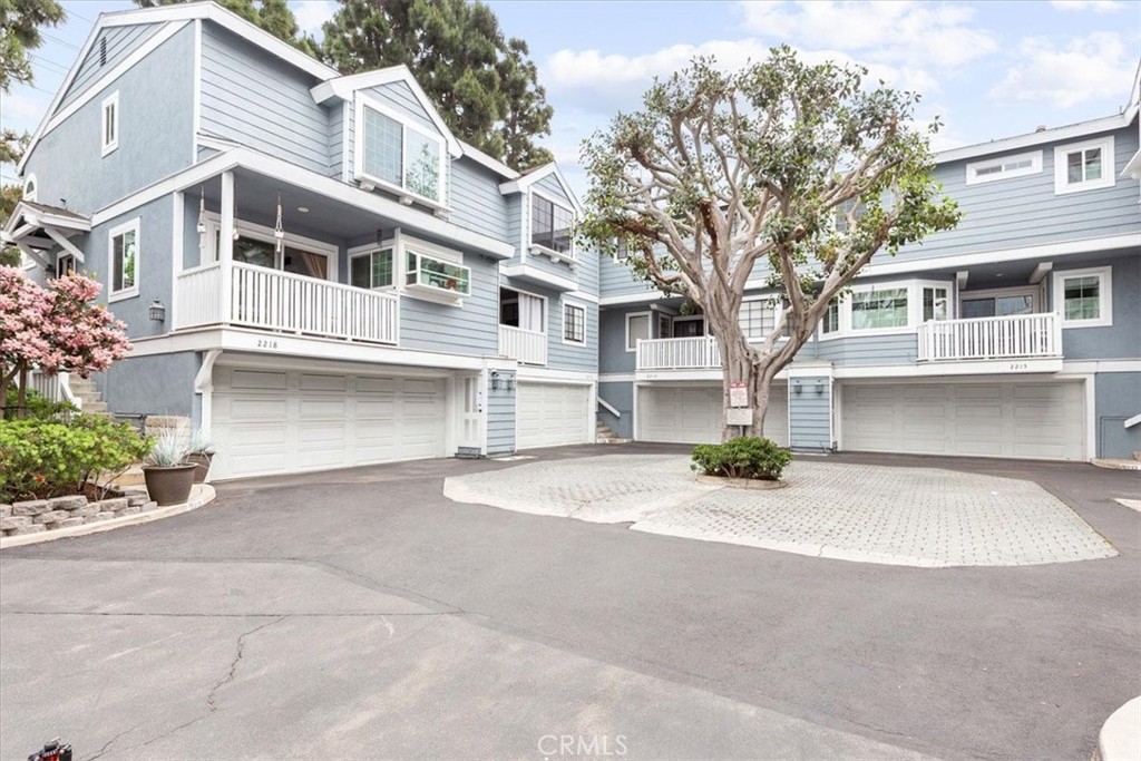 2218 Mayfair Court