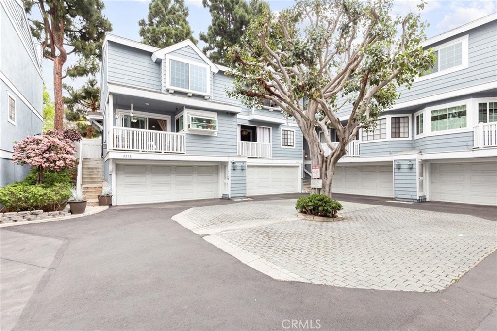 2218 Mayfair Court