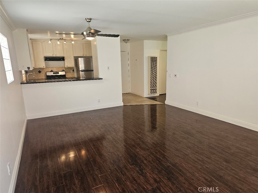 STUNNING FIRST FLOOR 2 BR / 1 BA / 1 PARKING SPACE / PRIVATE PATIO. CONDO QUALITY APARTMENT UNIT IN SAN PEDRO. Pivately fenced patio. Plenty of kitchen cabinet space. Bright and Sunny. Window Air Conditioning in Living Room. Located just blocks away from the Harbor on the corner of Mesa Street and W. 4th Street in a modern 8 unit apartment complex with one-car gated parking. Unit features: * Privately fenced patio! * State of the art stainless steel kitchen appliances with stainless steel stove, dishwasher and microwave. * Gorgeous laminate floor throughout. Gorgeous two-tone wall paints. * Window air-conditioning in living room. * Large unit with plenty of closet space. *Shared Laundry in building. * One garaged parking space * Entire building is gated. Water and trash included.