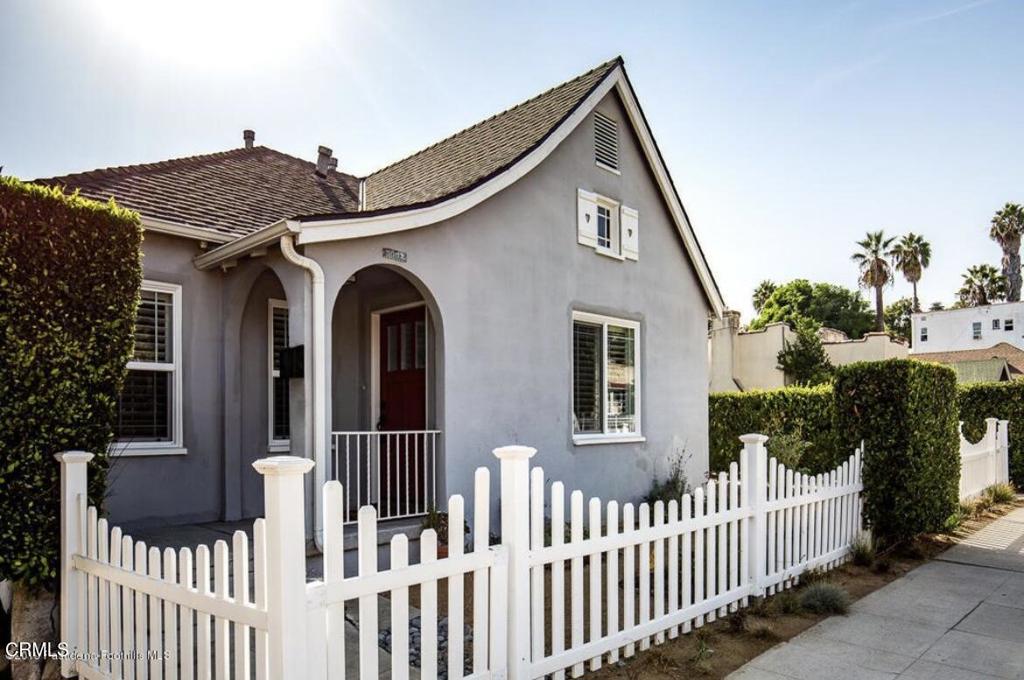 This charming light filled cottage in Silver Lake has 1 bedroom, 1 bath, office, laundry room, and galley kitchen with Viking appliances. Features include, private fenced back yard for entertaining, Nest controlled thermostat, one car garage with EV charging capability, and ample attic storage space. Walking distance to Sunset Junction, restaurants, coffee, local shops and nightlife.