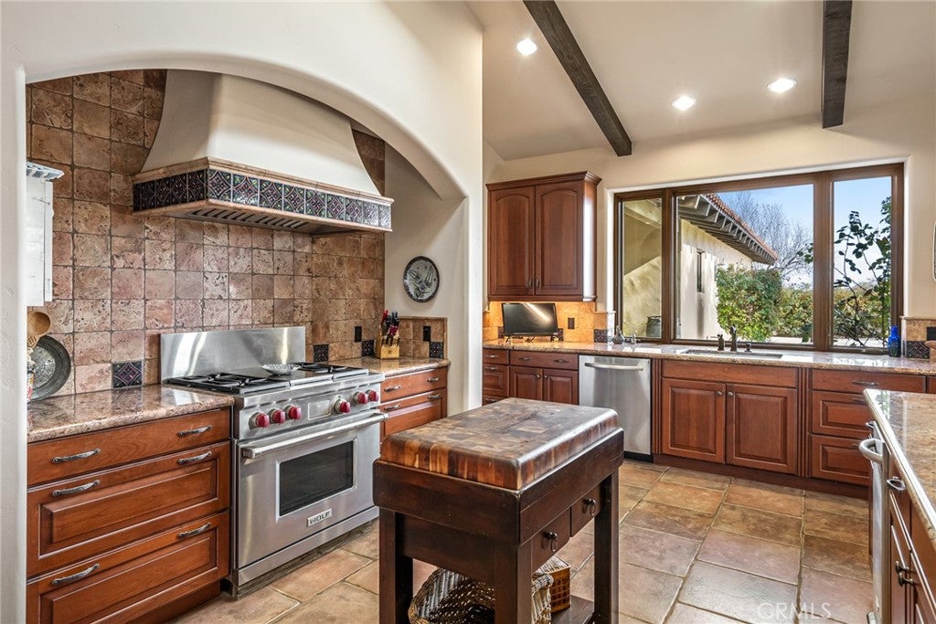 2135 Live Oak Rd, Paso Robles, CA, 93446, USA, 5 Bedrooms Bedrooms, ,6 BathroomsBathrooms,Residential,Active,2135 Live Oak Rd,NS23231100