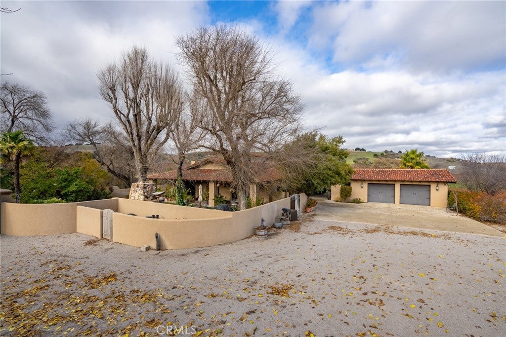 2135 Live Oak Rd, Paso Robles, CA, 93446, USA, 5 Bedrooms Bedrooms, ,6 BathroomsBathrooms,Residential,Active,2135 Live Oak Rd,NS23231100