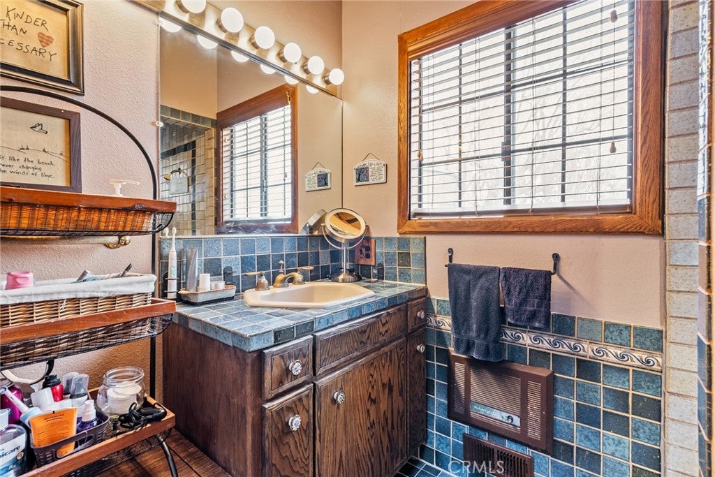 2135 Live Oak Rd, Paso Robles, CA, 93446, USA, 5 Bedrooms Bedrooms, ,6 BathroomsBathrooms,Residential,Active,2135 Live Oak Rd,NS23231100