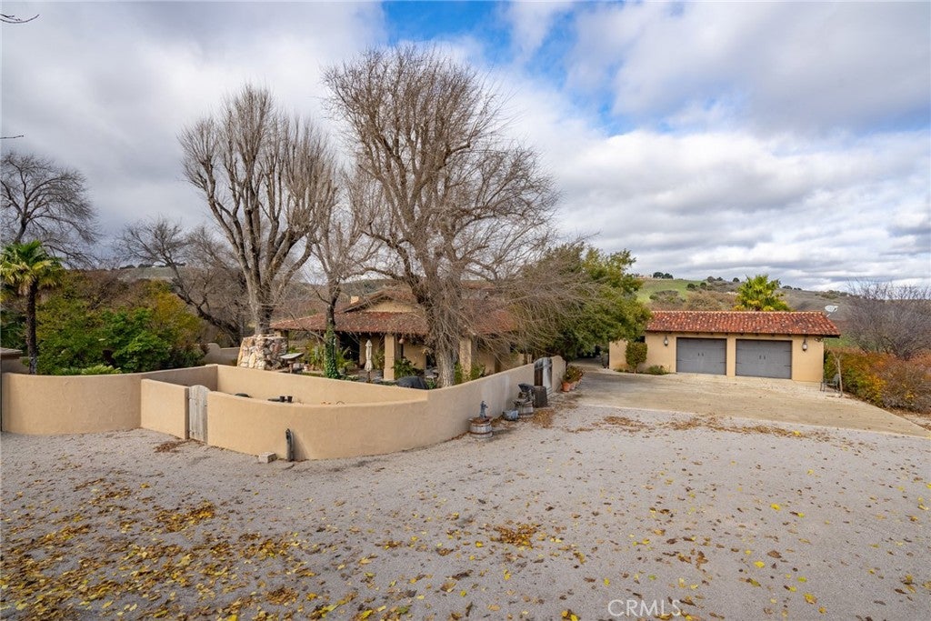 2135 Live Oak Rd, Paso Robles, CA, 93446, USA, 5 Bedrooms Bedrooms, ,6 BathroomsBathrooms,Residential,Active,2135 Live Oak Rd,NS23231100