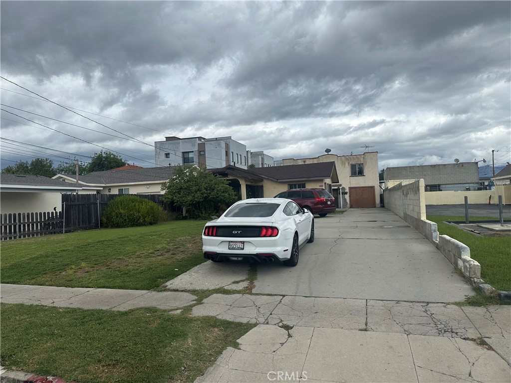 109 W Glendon Way