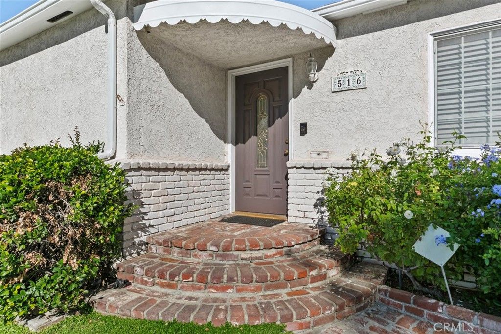 Photo of 516 N Brighton St, Burbank, CA 91506 (MLS # SR25252570)