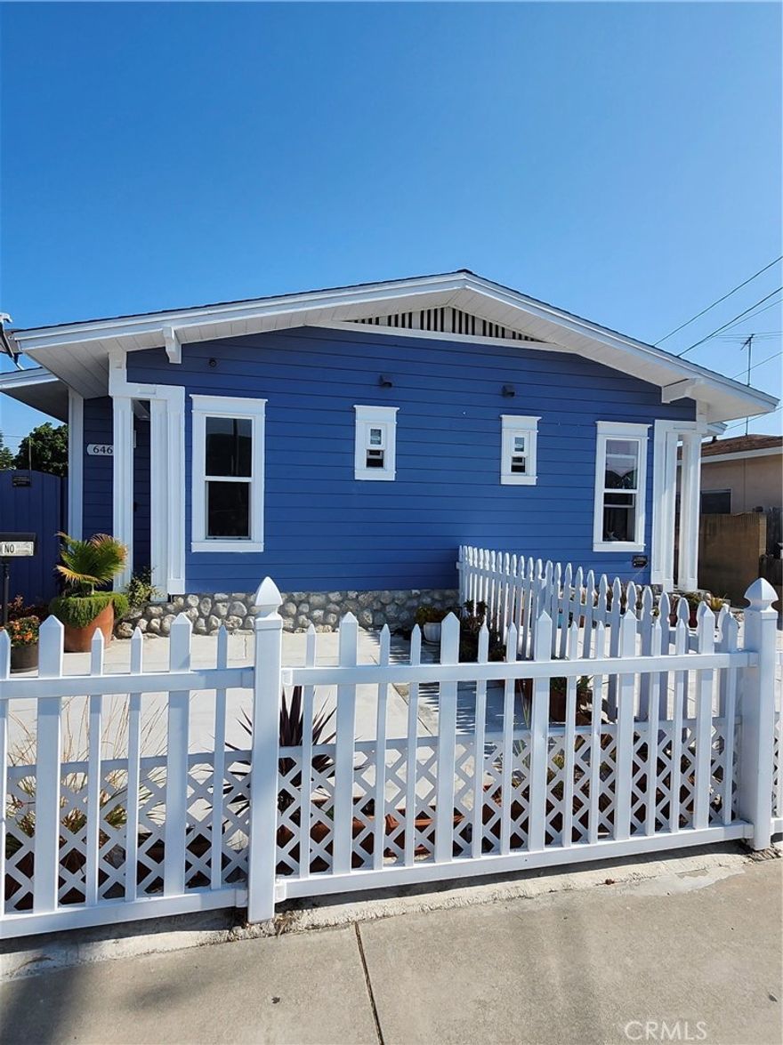 Vista Del Oro in San Pedro, CA- investment opportunity. A few blocks from the water, discover a unique opportunity to own a remodeled Duplex in the vibrant city of San Pedro.  The building features a 3 bed / 2 bath with detached garage with direct access to private patio and a 2 bed / 2 bath with available direct entry from alley parking spaces.  In addition, the property was remodeled 5 years ago and has been well-maintained, each tenant has its own in unit washer and dryer. Enjoy the benefits of living a few blocks from the water, with easy access to the beach and waterfront activities. Exceptional opportunities of living and investment potential in one of the most sought-after locations, envision your future in this remarkable Duplex. Duplex Property features:

two-units income property - live in one, rent the other! Duplex with private entrance. Ideal for investors or multi-generational living. Each unit features its own private concrete yards. Strong rental income potential! Ample street parking (as well as garage)