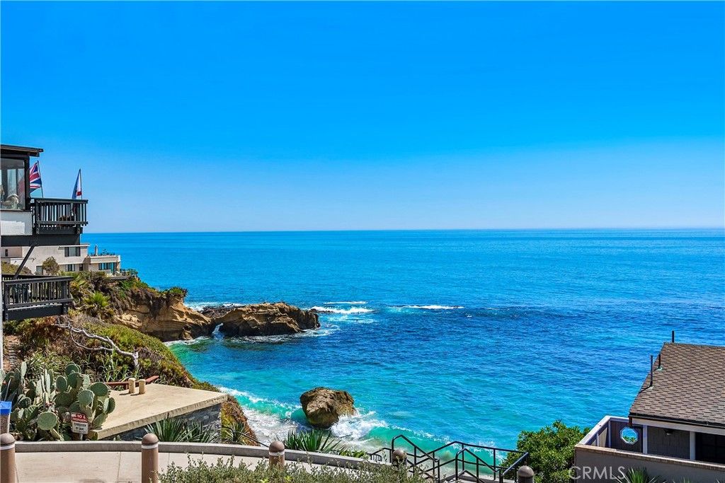 Photo of 154 Pearl Street, Laguna Beach, CA 92651 (MLS # LG26028615)