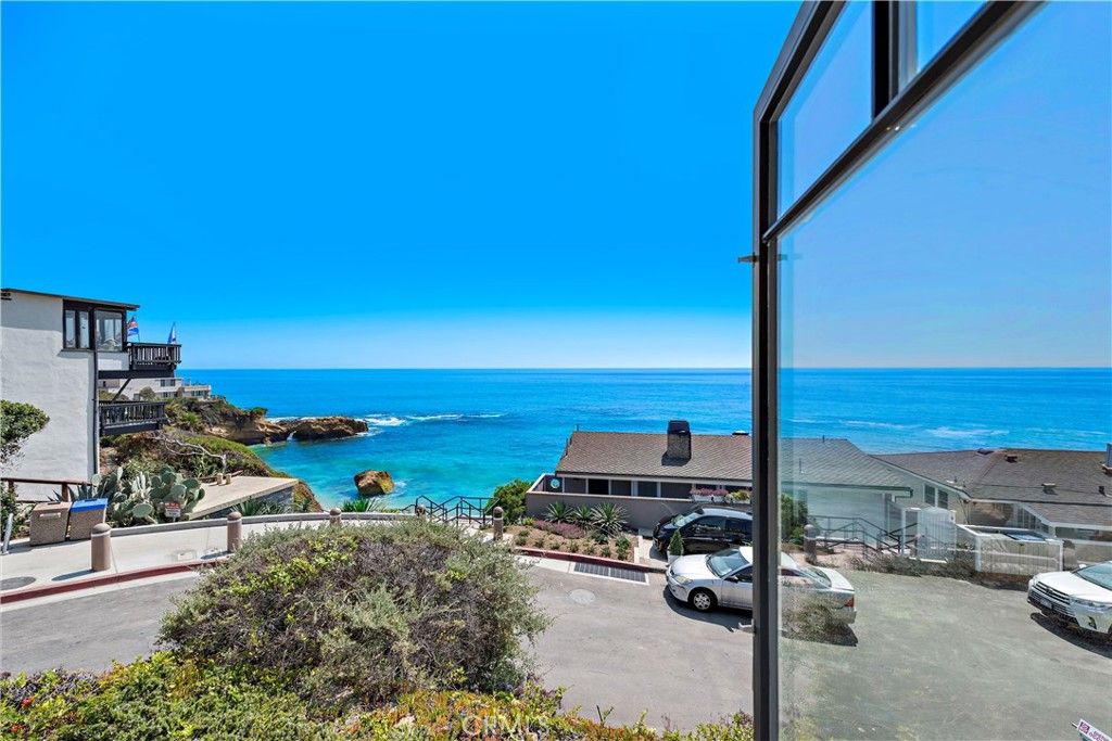 Photo of 154 Pearl Street, Laguna Beach, CA 92651 (MLS # LG26028615)