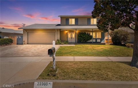 Photo of 22369 Espuella DR, Saugus, CA 91350 (MLS # SR26155946)