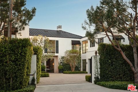 Photo of 12846 Highwood Street, Los Angeles, CA 90049 (MLS # 26822207)