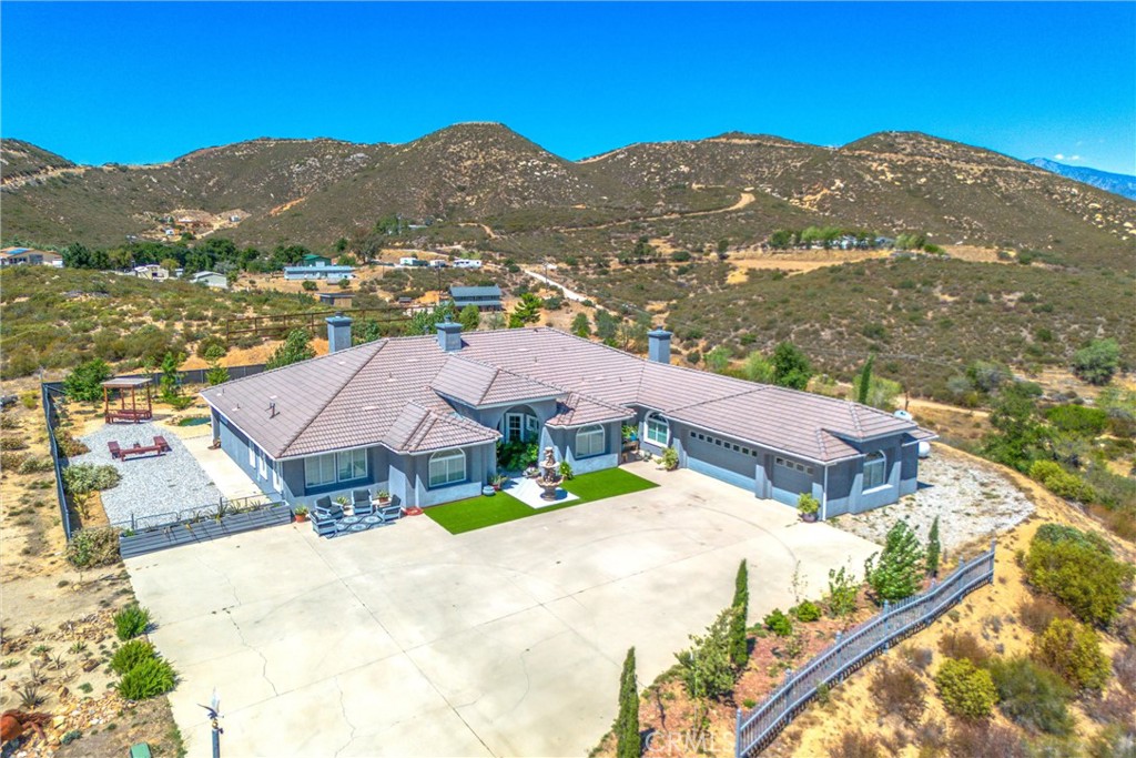 Twin Pines - Residential