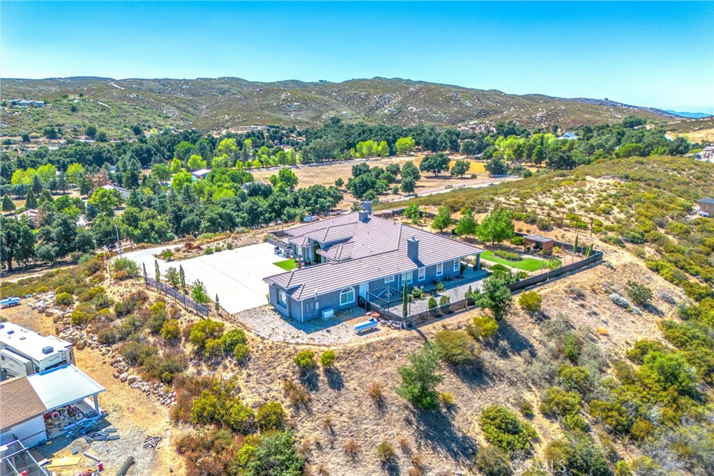 Twin Pines - Residential