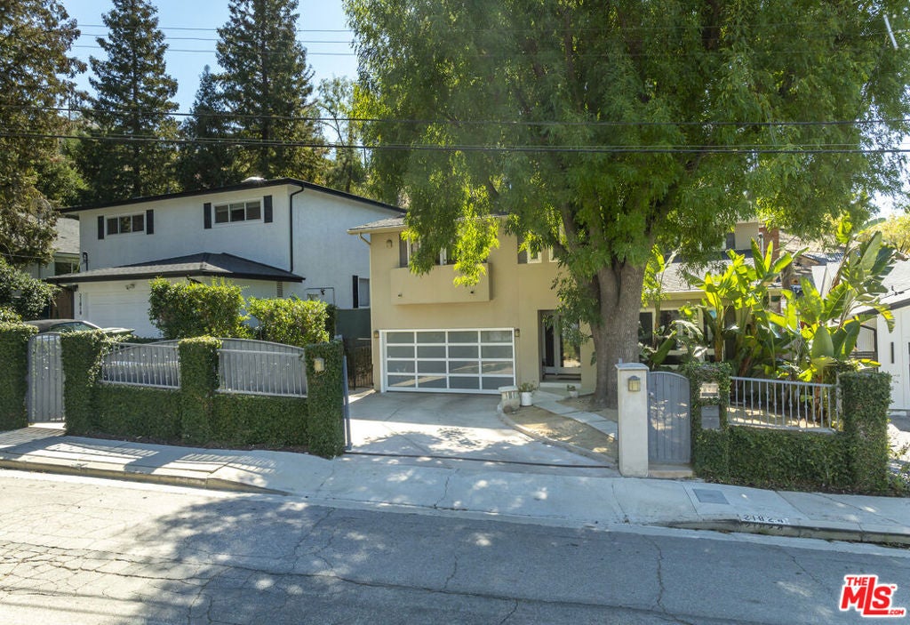 Photo of 21824 San Miguel Street, Woodland Hills, CA 91364 (MLS # 26998133)